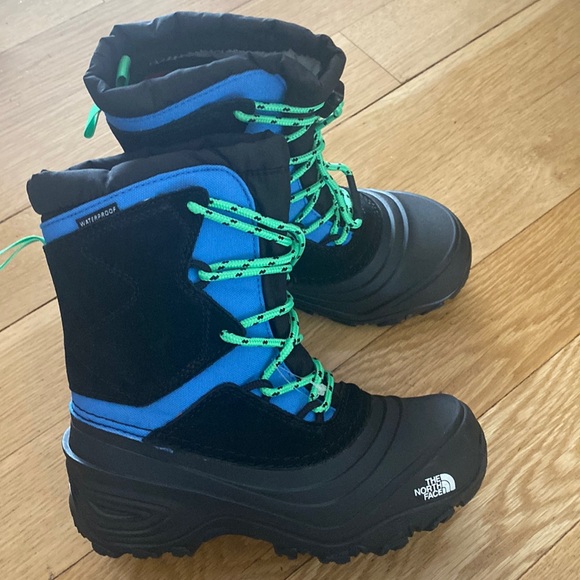 The North Face Kids snowRain boots.Waterproof